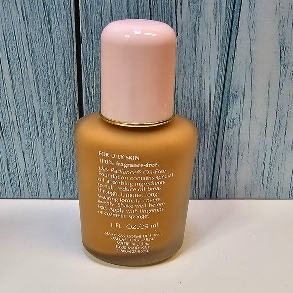 Mary Kay Day Radiance Oil-Free Foundation - Mocha‎ Bronze #5784- NIB - Old Stock - Picture 3 of 7